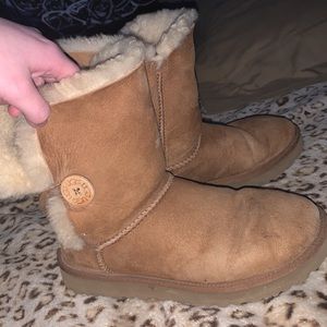 COPY - UGG Boots Button Bailey